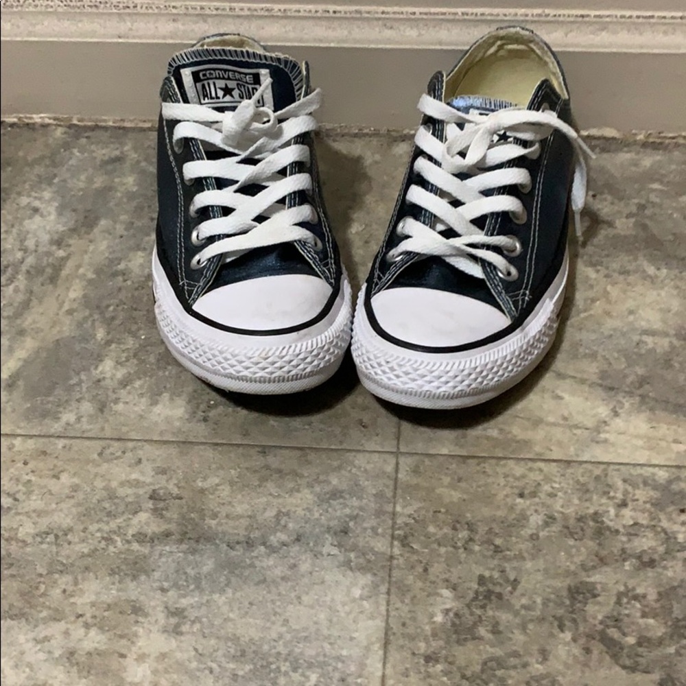 Women size 7 Converse